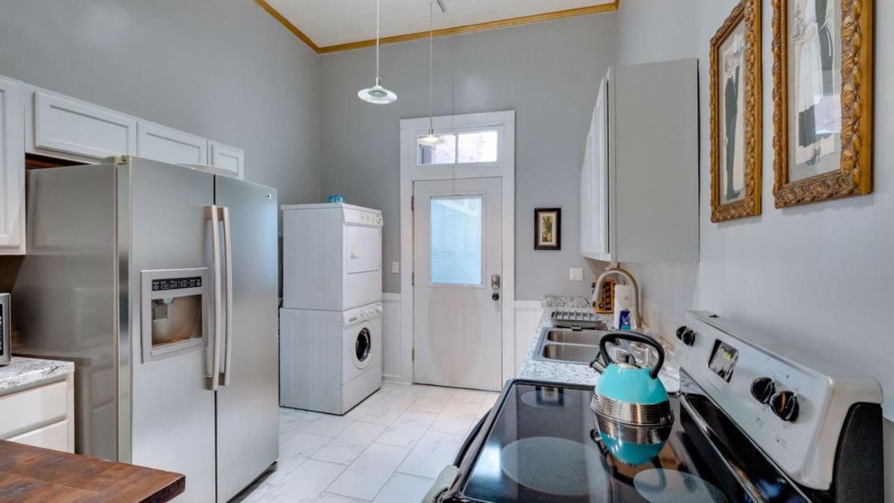 Elegant 2 Bed Directly On Forsyth Park Apartment Savannah Exterior photo